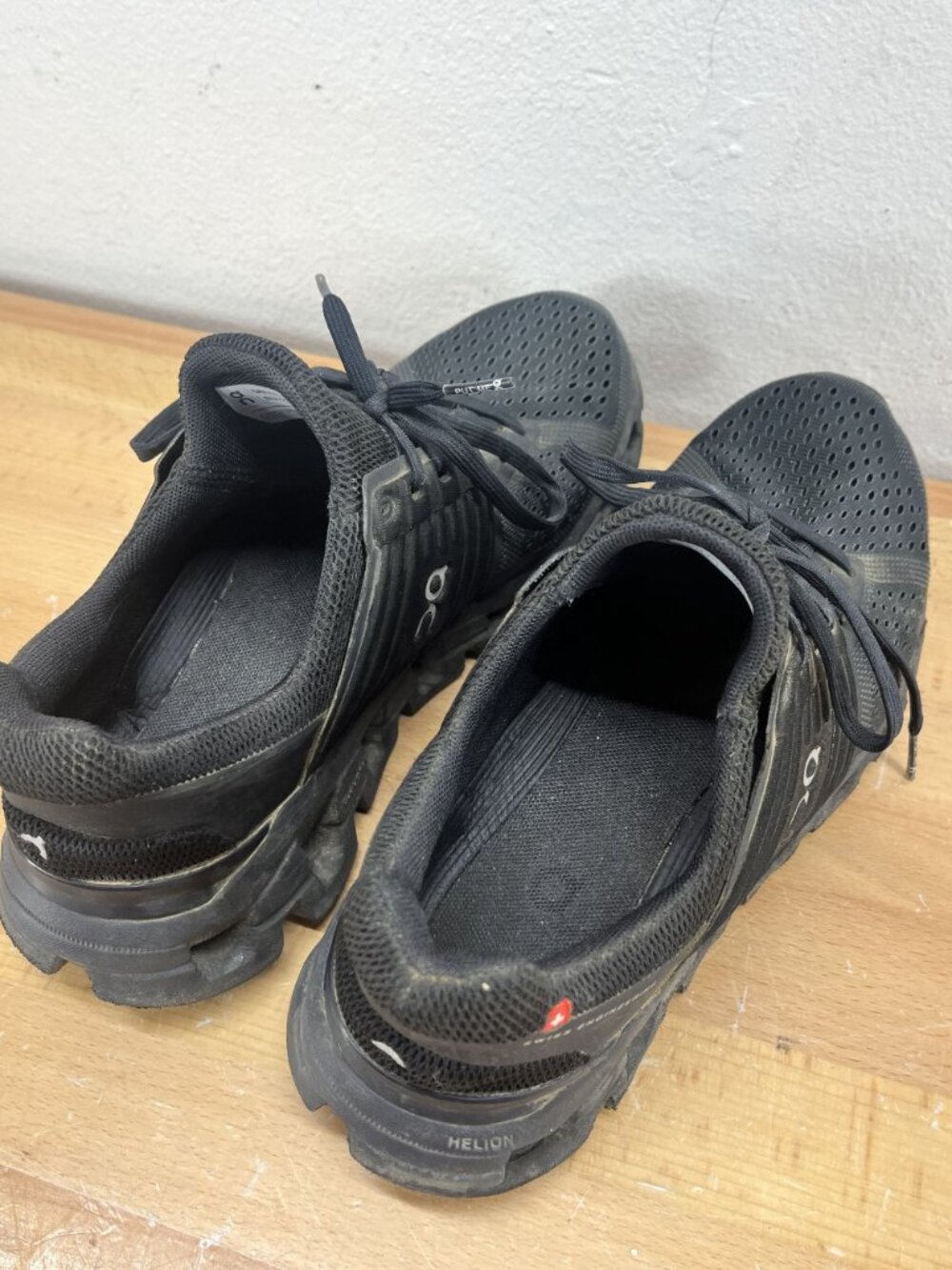 Size 8.5 Women's On Cloudswift Low All Black Sneakers 41.98459 Shoes - Picture 11 of 15